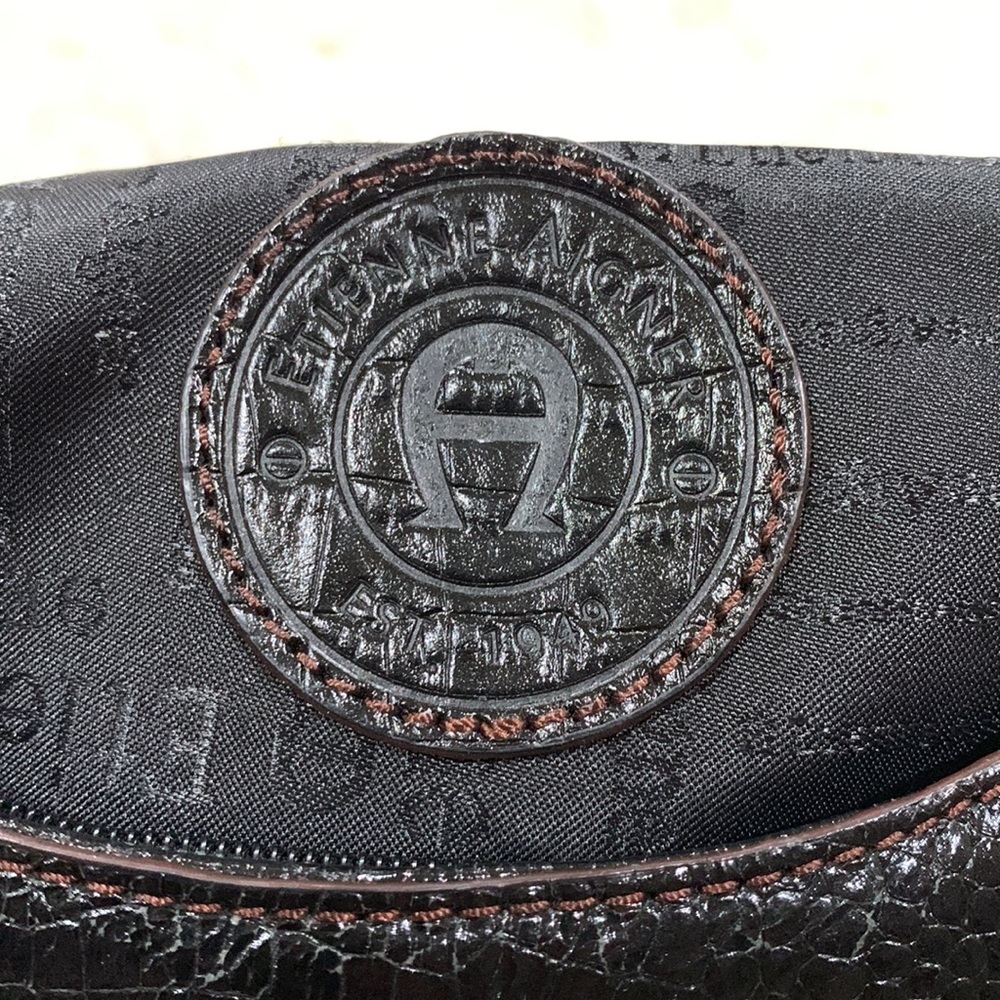 VINTAGE ETIENNE AIGNER EMBOSSED GENUINE LEATHER HOBO STYLE BAG - Picture 10 of 13